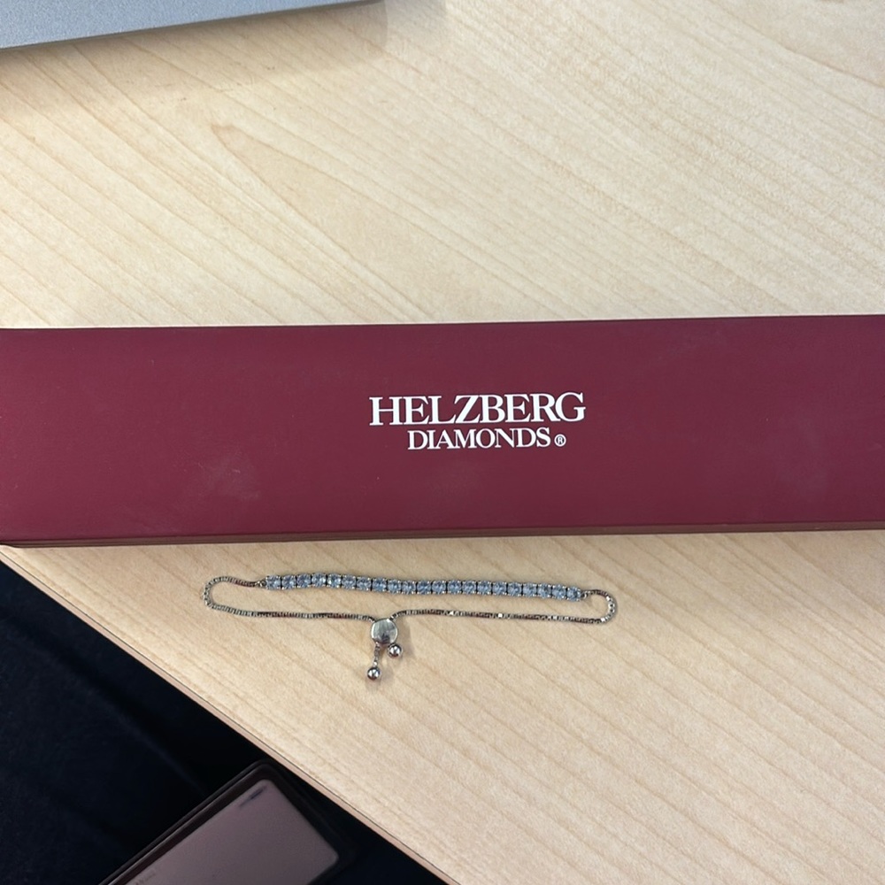 Helzberg diamonds Bracelet in Sterling Silver with Blue aquamarine stones.